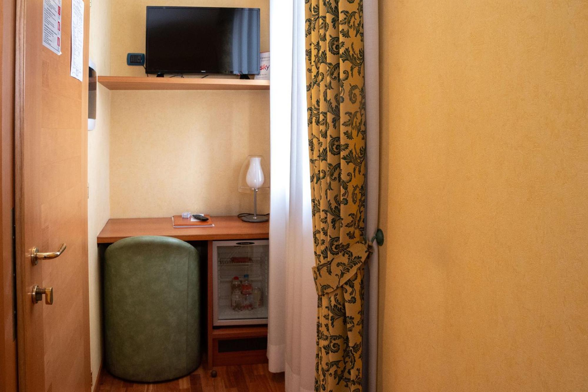 Siriohotel Dormelletto Exteriör bild