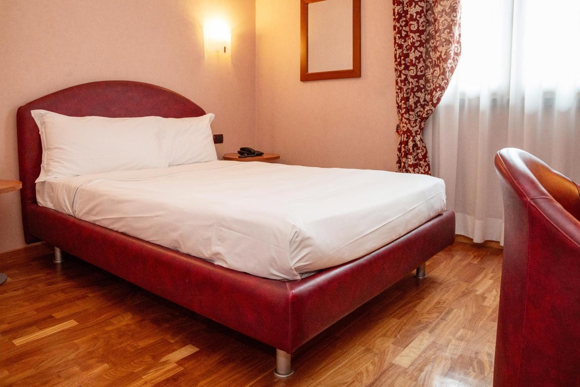 Siriohotel Dormelletto Exteriör bild