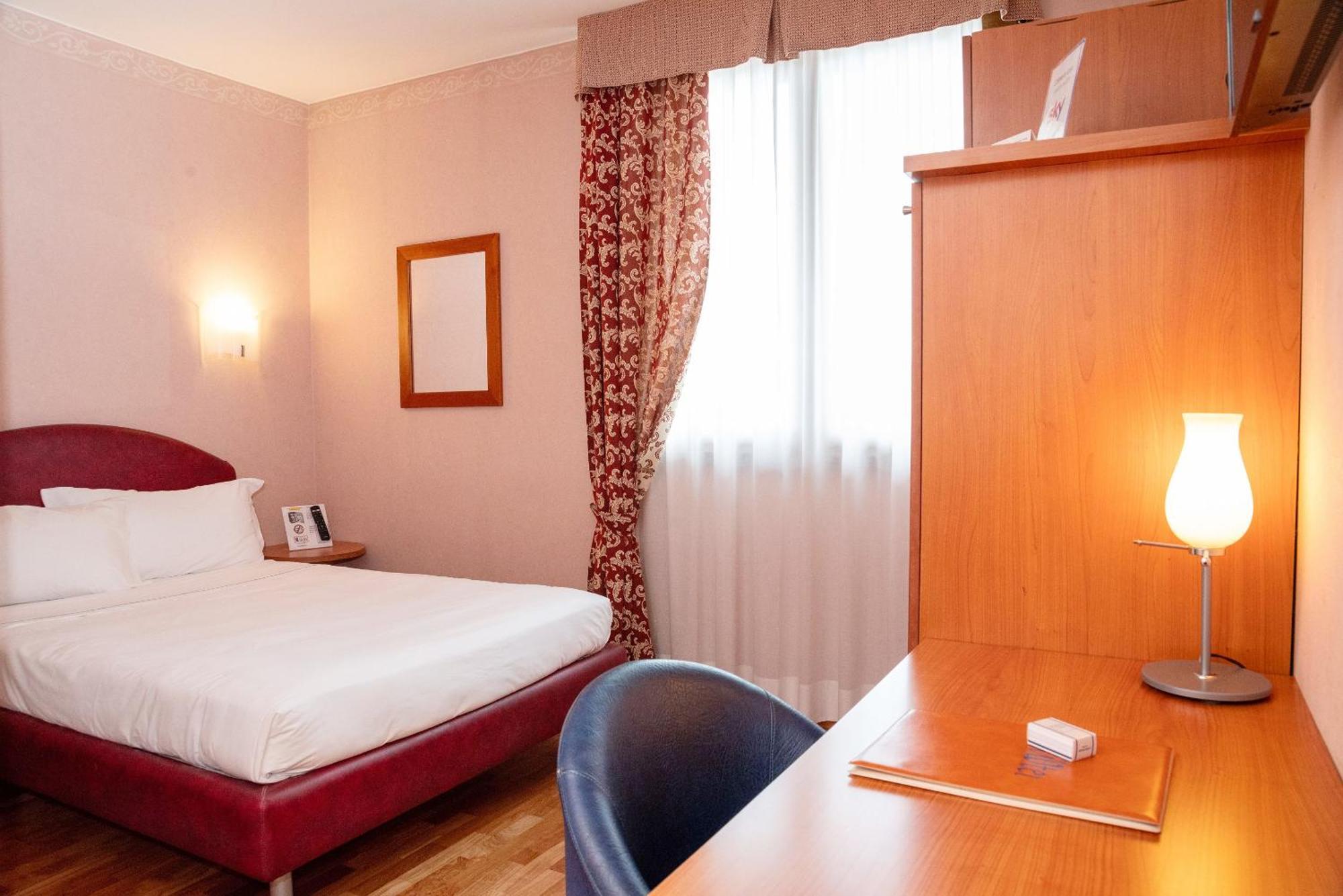 Siriohotel Dormelletto Exteriör bild