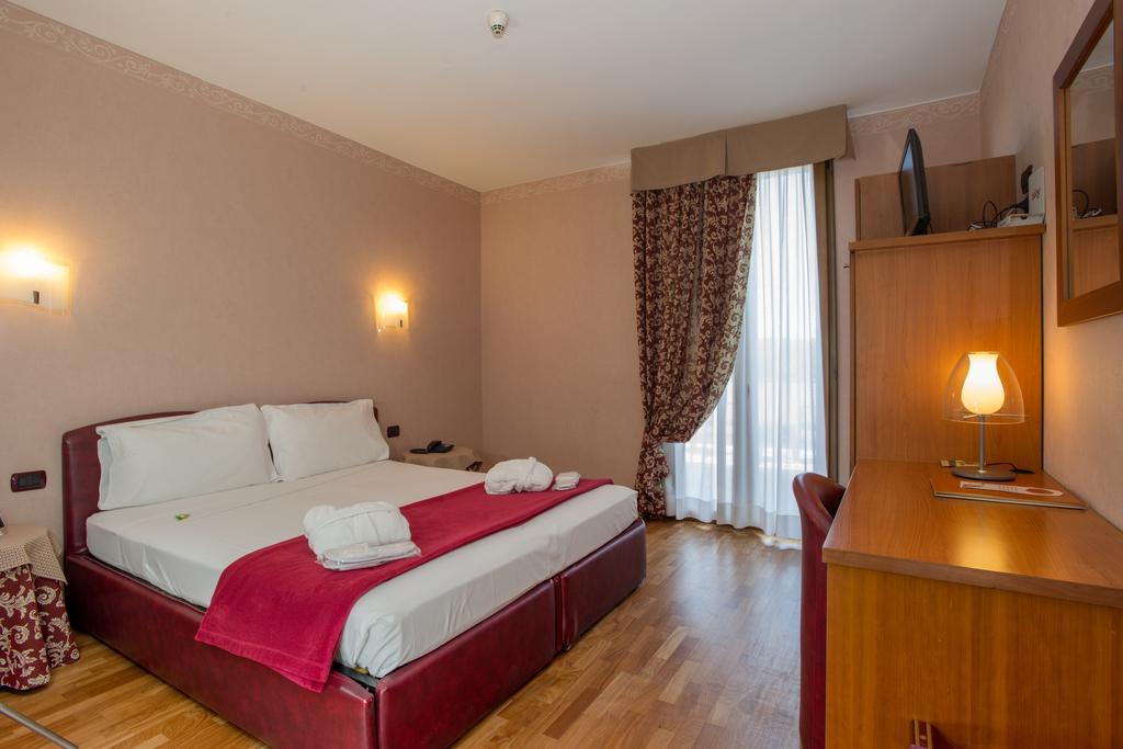 Siriohotel Dormelletto Exteriör bild